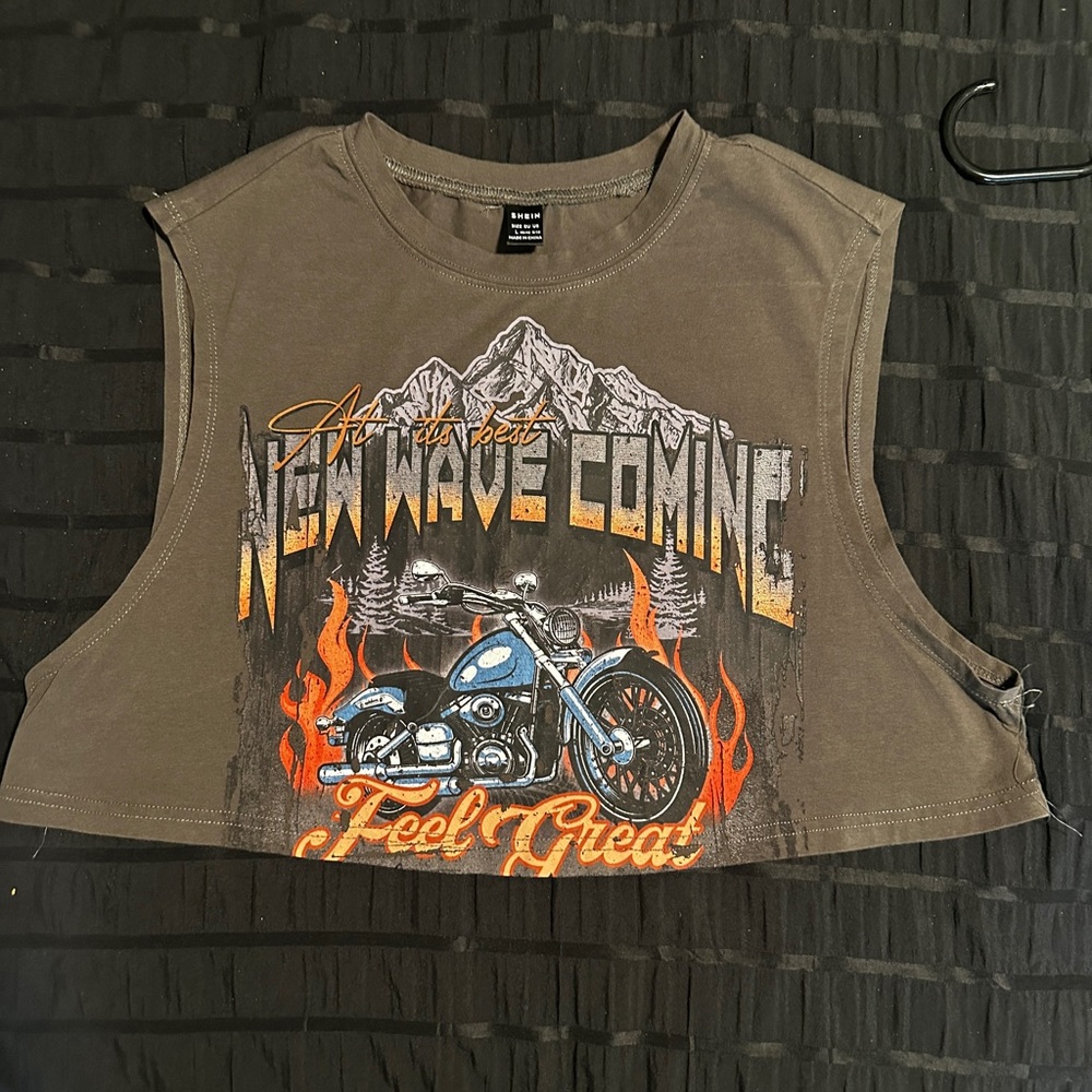 Graphic Sleeveless Crop Top